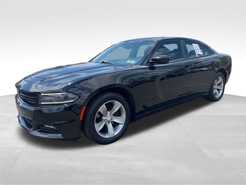 Used 2016 Dodge Charger SXT RWD image 4
