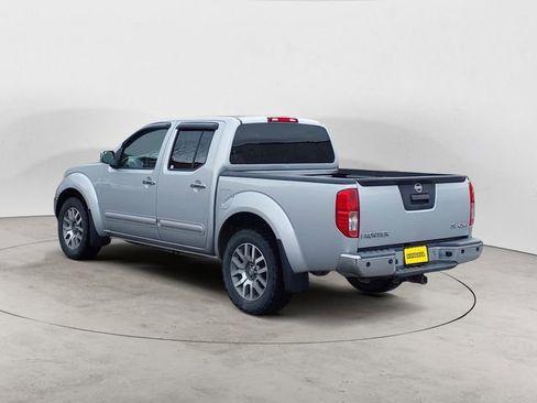 Used 2013 Nissan Frontier SL w/ Moonroof Pkg AWD/4WD image 3
