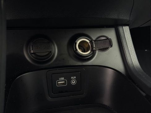 Used 2017 Hyundai Santa Fe SE image 31