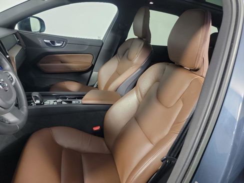 Used 2022 Volvo XC60 B5 Momentum w/ Advanced Package image 18
