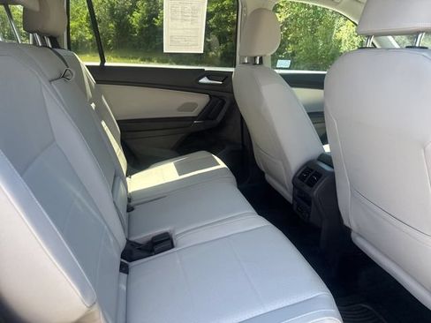 Used 2020 Volkswagen Tiguan SEL FWD image 28