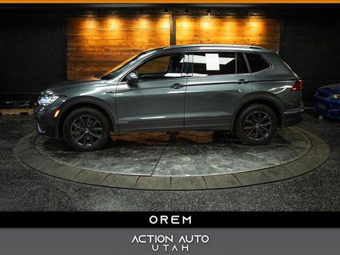 Used 2024 Volkswagen Tiguan SE FWD image 1