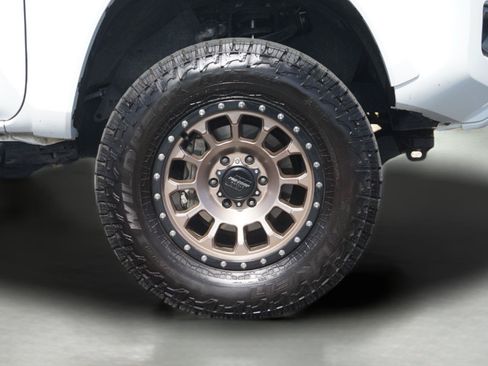 Used 2022 Toyota Tacoma TRD Sport w/ Technology Package RWD image 4