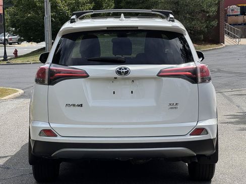 Used 2018 Toyota RAV4 XLE AWD/4WD image 5