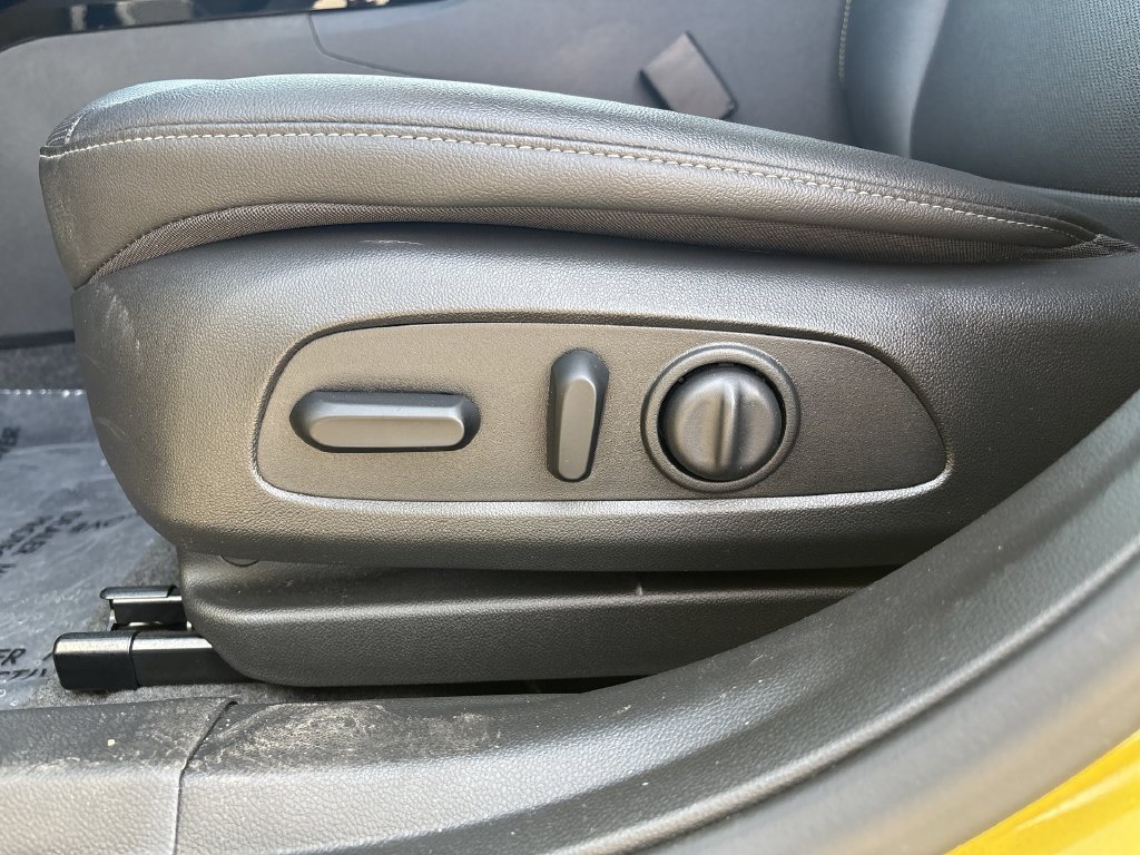 Used 2025 Chevrolet Trax ACTIV w/ Sunroof Package FWD image 20