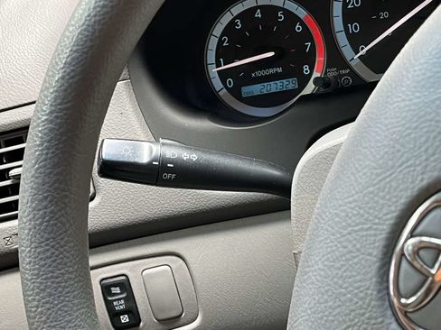 Used 2004 Toyota Sienna LE FWD image 15