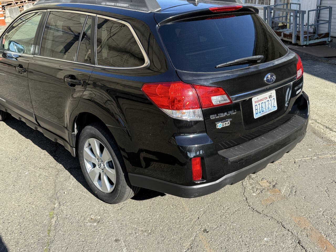 Used 2011 Subaru Outback 2.5i Limited AWD/4WD image 21