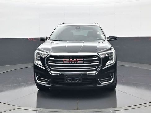 Used 2022 GMC Terrain SLT w/ Infotainment Package II FWD image 2