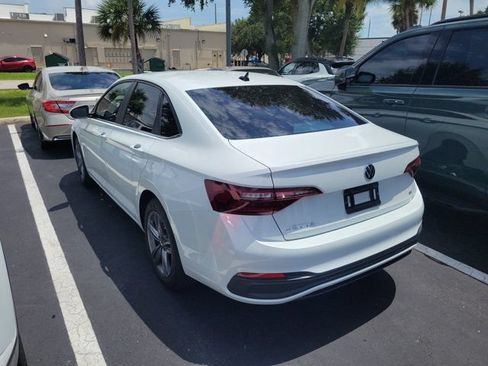 Used 2023 Volkswagen Jetta SE FWD image 5