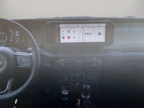 Certified 2024 Jeep Gladiator Willys image 13