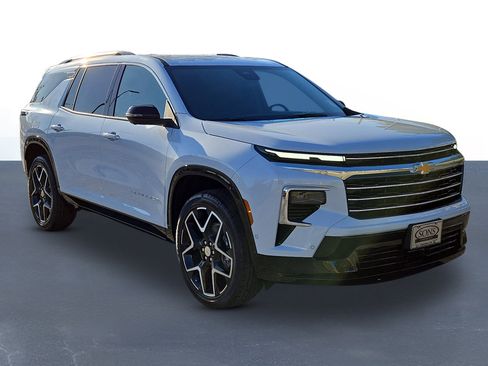 New 2026 Chevrolet Traverse High Country image 3