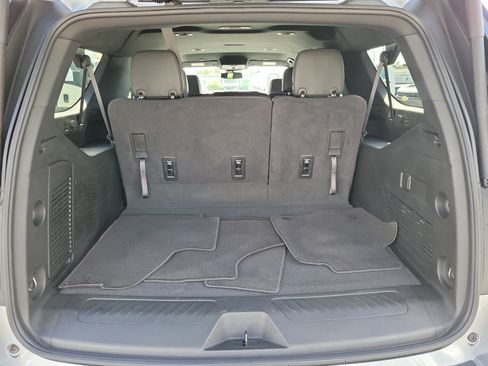 Used 2024 Chevrolet Suburban LT RWD image 12