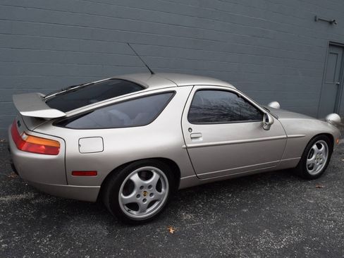 Used 1993 Porsche 928 GTS RWD image 22