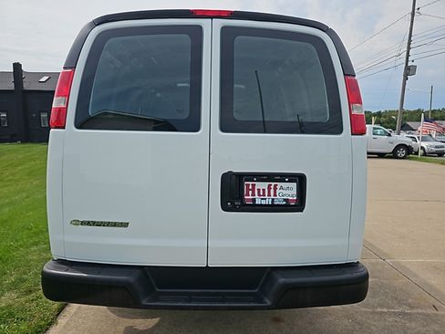 Used 2019 Chevrolet Express 2500 RWD image 16