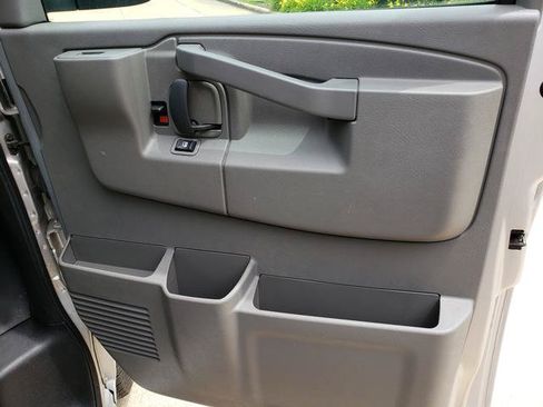 Used 2018 Chevrolet Express 2500 w/ Driver Convenience Package RWD image 17