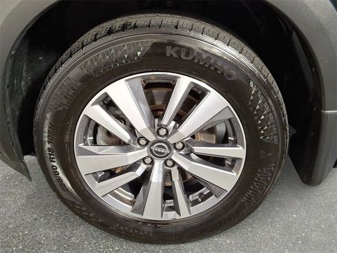 Used 2024 Nissan Pathfinder SL image 8