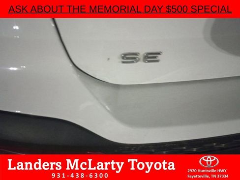 Used 2023 Volkswagen Taos SE w/ Panoramic Sunroof Package FWD image 8