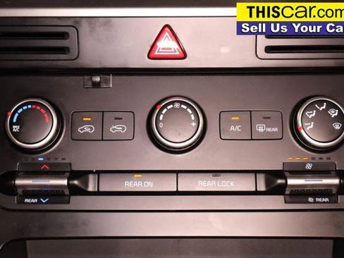 Used 2024 Kia Carnival LX image 17