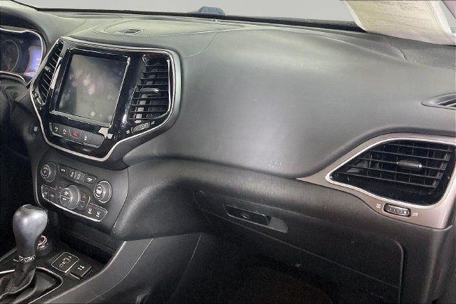 Used 2019 Jeep Cherokee Overland w/ Technology Group AWD/4WD image 19