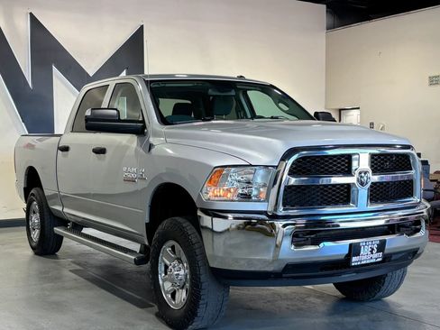 Used 2016 RAM 2500 Tradesman w/ Chrome Appearance Group AWD/4WD image 2