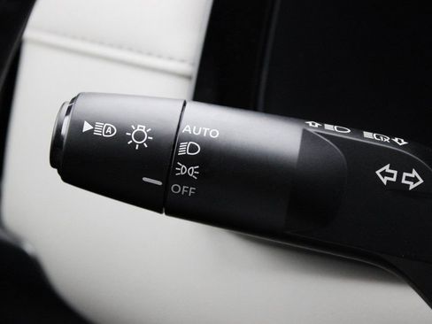 Used 2024 Nissan Pathfinder SL image 36