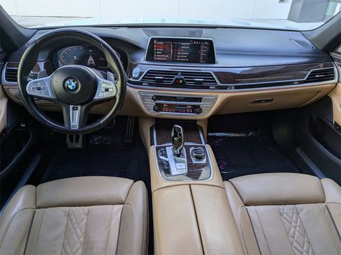 Used 2022 BMW 750i xDrive w/ Luxury Rear Seating Package image 14