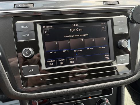 Used 2018 Volkswagen Tiguan S AWD/4WD image 18