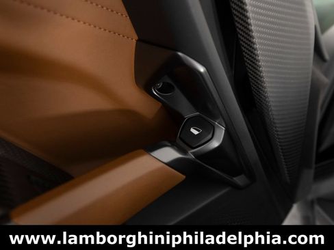 Used 2024 Lamborghini Revuelto AWD/4WD image 14