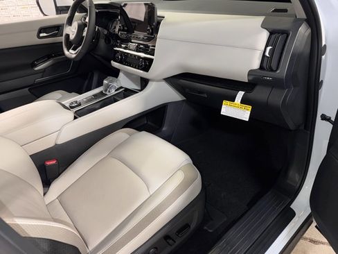 New 2025 Nissan Pathfinder SL image 8