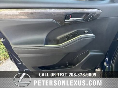 Used 2024 Toyota Highlander Platinum AWD/4WD image 24