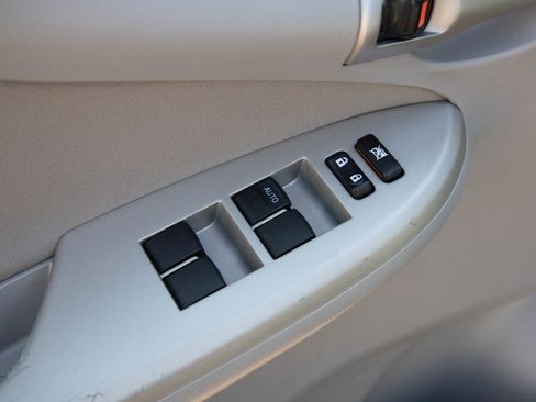 Used 2012 Toyota Corolla LE FWD image 19