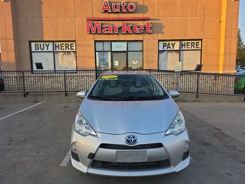 Used 2014 Toyota Prius C One image 2