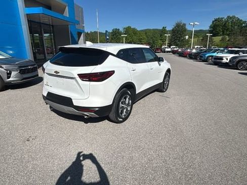 Used 2025 Chevrolet Blazer LT AWD/4WD image 4