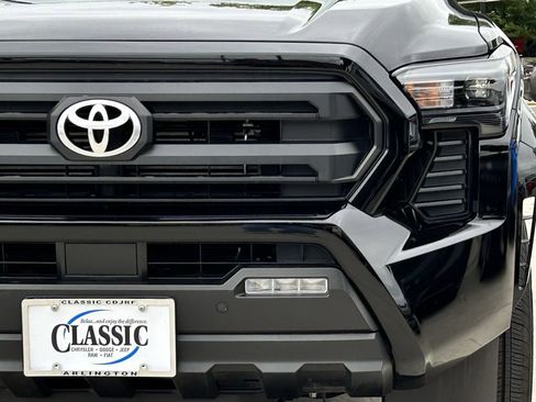 Used 2025 Toyota Tacoma SR5 w/ SR5 Upgrade Package image 9