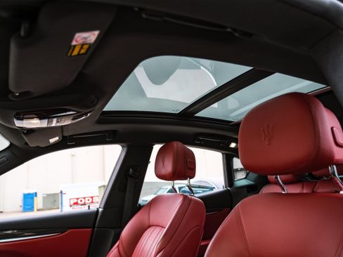 Used 2017 Maserati Levante w/ Luxury Package image 4