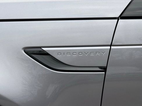 Certified 2025 Land Rover Discovery S image 42