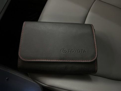 Used 2021 Toyota Sienna XLE AWD/4WD image 33