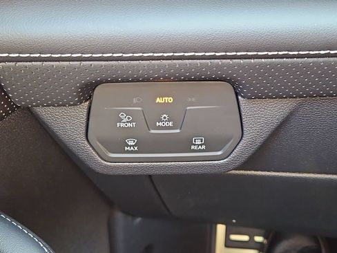 New 2026 Volkswagen Atlas Cross Sport SEL R-Line AWD/4WD image 11