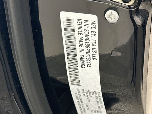 Used 2024 Chrysler Pacifica Touring-L FWD image 12