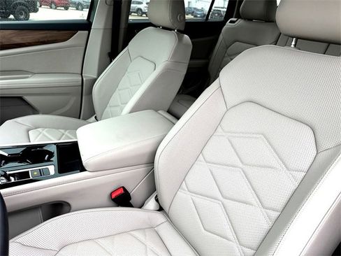 New 2026 Volkswagen Atlas SE image 11