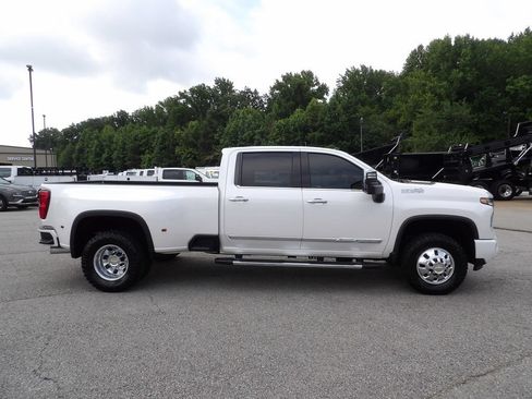 Used 2024 Chevrolet Silverado 3500 High Country w/ High Country Premium Package AWD/4WD image 9