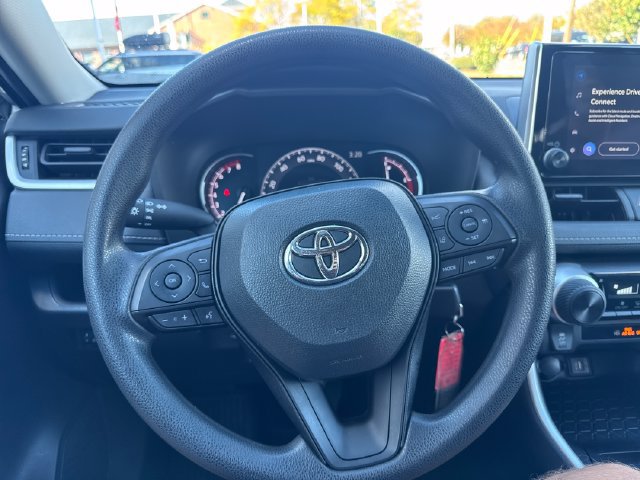 Used 2024 Toyota RAV4 LE AWD/4WD image 17