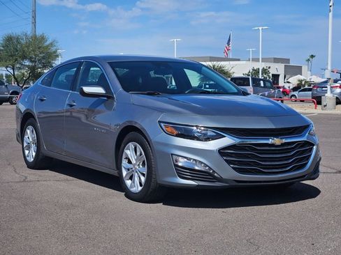 Used 2025 Chevrolet Malibu LT FWD image 3