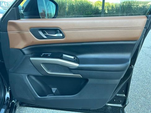 Used 2023 Nissan Pathfinder Platinum w/ Cargo Package image 39