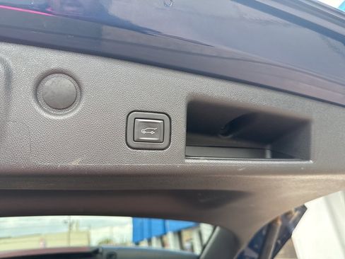 Used 2023 Chevrolet Equinox LT image 33