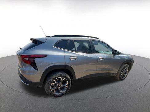 Used 2025 Chevrolet Trax LT image 9