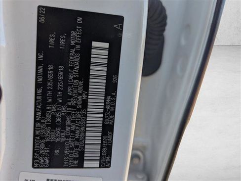 Used 2022 Toyota Highlander XLE image 23