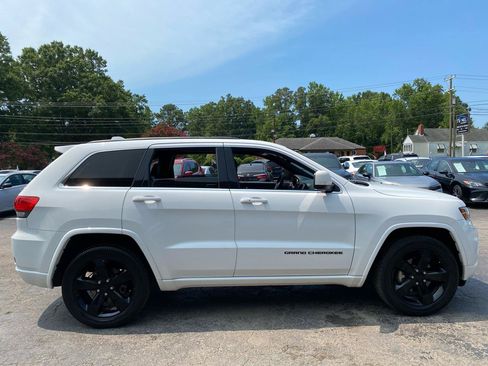Used 2015 Jeep Grand Cherokee Altitude AWD/4WD image 4