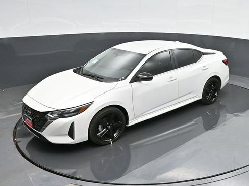 Used 2025 Nissan Sentra SR image 33