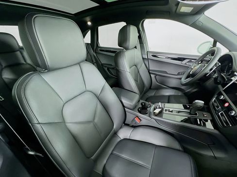 New 2026 Porsche Macan image 30